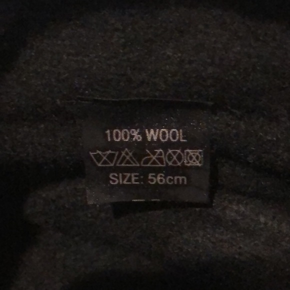 Retro Navy Wool Hat and Gloves - Picture 3 of 4